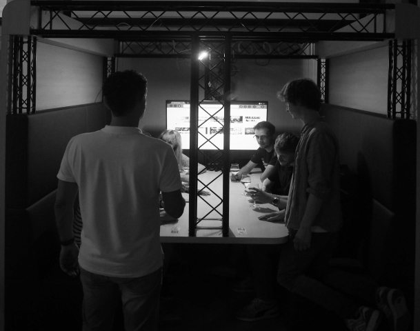 Afbeelding van personen die vergaderen